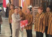 Plt Bupati Tulungagung Bagikan 10 Ribu Bendera Merah Putih Kepada Seluruh Camat
