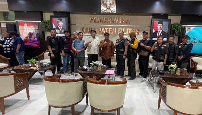 Kecewa Bupat Blitari Absen, Massa 212 Loro Siji Loro Desak Audiensi Ulang Soal Jalan Rusak dan Polusi Tambang
