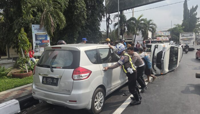 Kecelakaan Tiga Kendaraan di Ngantru Tulungagung, 13 Orang Luka Ringan