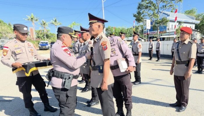 Pejabat Baru Polres Sumba Tengah Resmi Berganti, Kapolres Tegaskan Pentingnya Pengabdian Tulus
