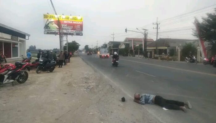 Kecelakaan di Jalan Raya Ngantru, Pejalan Kaki Dilarikan ke RSUD Dr. Iskak