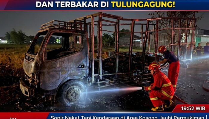 TRUK GETAH PINUS MELEDAK DAN TERBAKAR DI TULUNGAGUNG! Sopir Rela Tepi Kendaraan Jauhi Permukiman, Kerugian Tembus Rp225 Juta