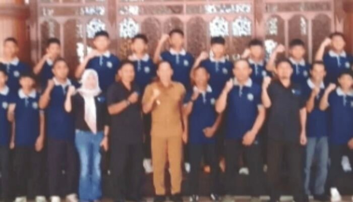 Plt Bupati Tulungagung Lepas Tim U-13 dan U-15 ke Piala Soeratin Jatim, Tekankan Pembinaan dan Attitude