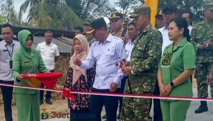 Target 3 Km Selesai 22 Hari, Jalan Rabat Beton Wonorejo Tulungagung Diresmikan