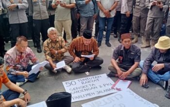 Temui Massa Parlemen Jalanan, DPRD Tulungagung Janji Kawal 50 Tuntutan Rakyat
