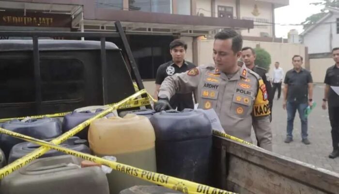 Modus Barcode dan Gonta-Ganti Mobil, Penimbun 1.030 Liter BBM Subsidi di Blitar Digerebek Polisi