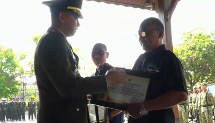 Momen HUT TNI ke-81: Raih Penghargaan dari Kodim 0807/Tulungagung, AJT Berkomitmen Terus Sajikan Informasi Edukatif dan Objektif