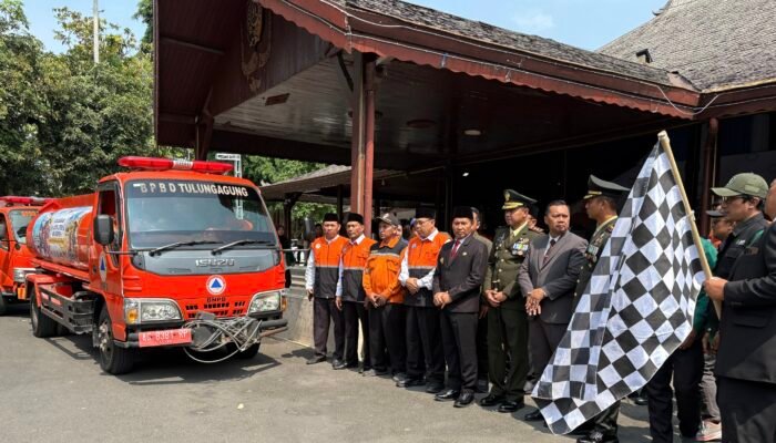 FOZ Tulungagung Bersama BPBD dan Baznas Salurkan Sejuta Liter Air Bersih untuk Warga Terdampak Kekeringan