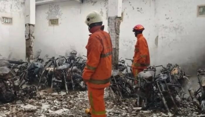 Kerugian Ditaksir Rp700 Juta, 43 Sepeda Motor di Dealer Trenggalek Ludes Terbakar