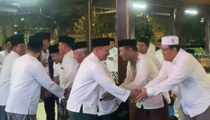 Tasyakuran HSN ke-12 di Pendopo Tulungagung: Tradisi ‘Purak Tumpeng’ Pererat Kebersamaan Santri dan Pemerintah