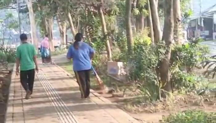 Kerja Bakti Bersihkan Sempadan Sungai Ngrowo Pinka Tulungagung Sambut Penilaian Adipura