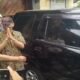 Pakai Topi dan Batik, Eks Bupati Tulungagung Syahri Mulyo Bebas Bersyarat: “Nanti di Rumah Saja Ya”