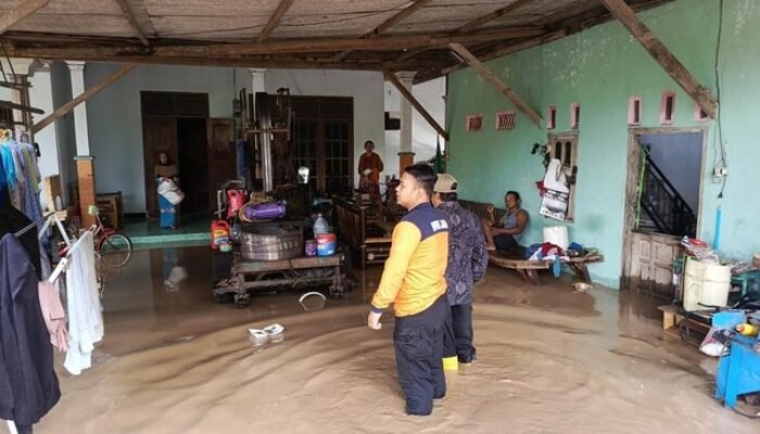 Sungai Tersumbat Sampah dan Tanggul Jebol, Dua Desa di Rejotangan Tulungagung Terendam Banjir