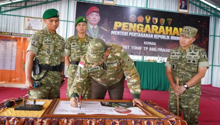 Menhan Sjafrie Sjamsoeddin Tinjau Kesatrian Yonif TP 886/PJ di Tulungagung, Tekankan Tugas Tempur dan Teritorial